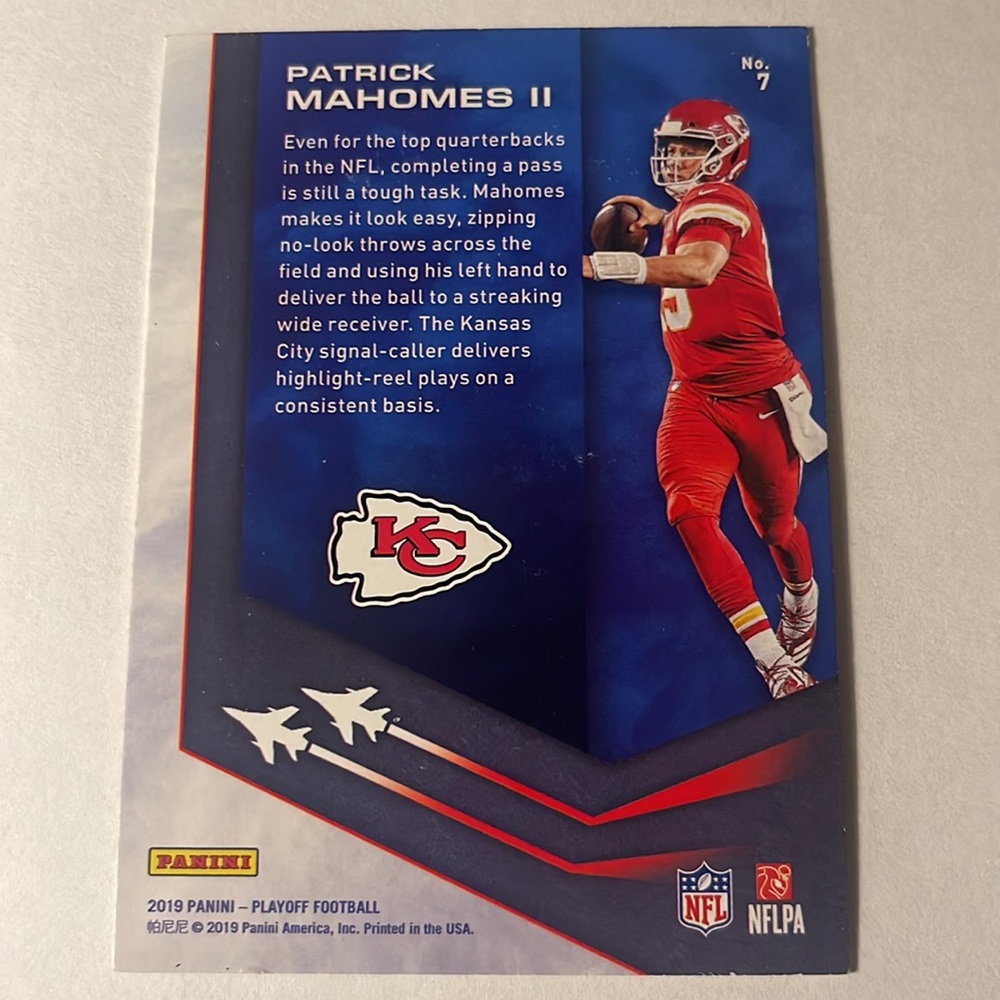 Patrick Mahomes Football Cardπ - Picture 2 of 2